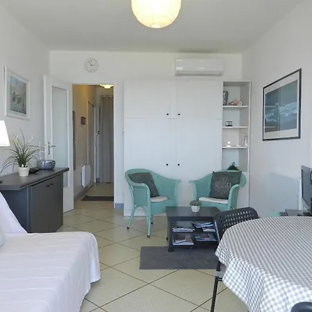 Avec Terrasse Et Parking Au Lavandou, Acces Direct - Fr-1-251-804 * Le Lavandou