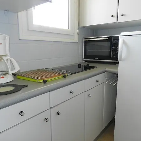 Apartment Avec Terrasse Et Parking Au Lavandou, Acces Direct - Fr-1-251-804 Le Lavandou